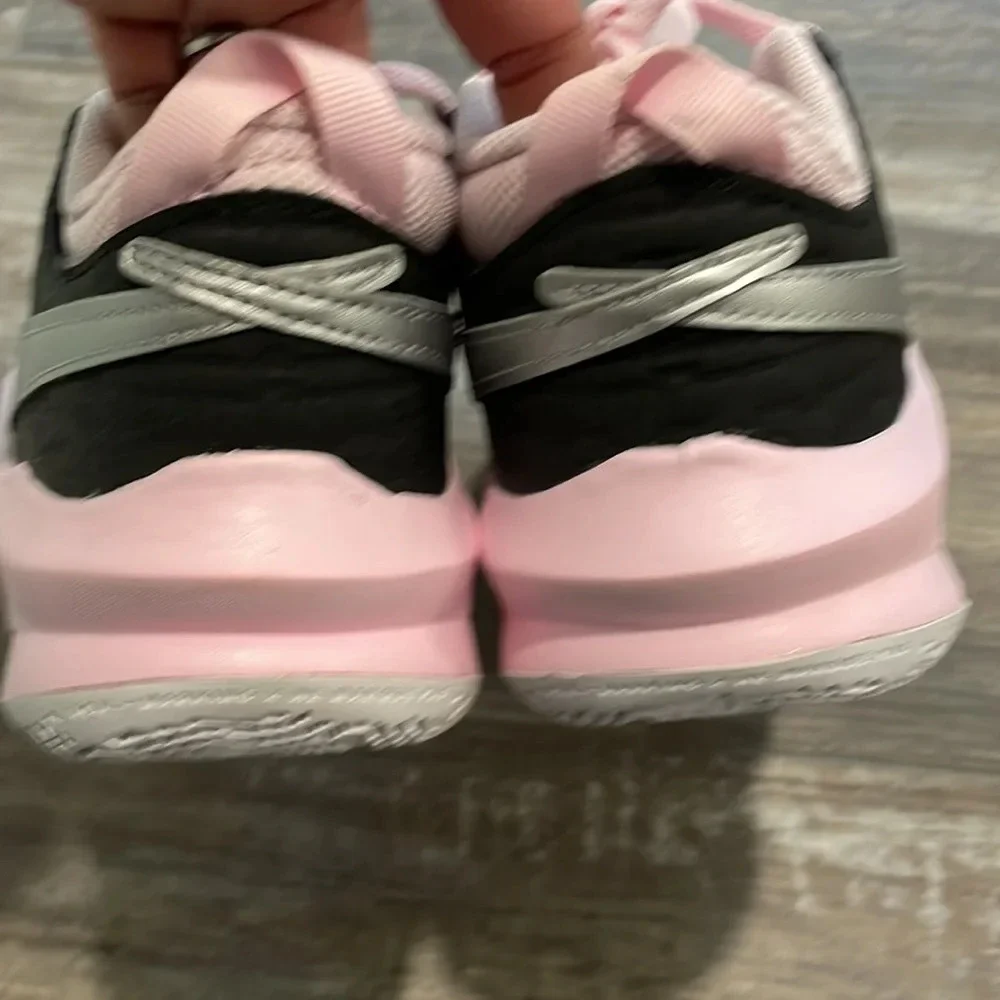 NIKE Team Hustle D10 Sneakers NEW